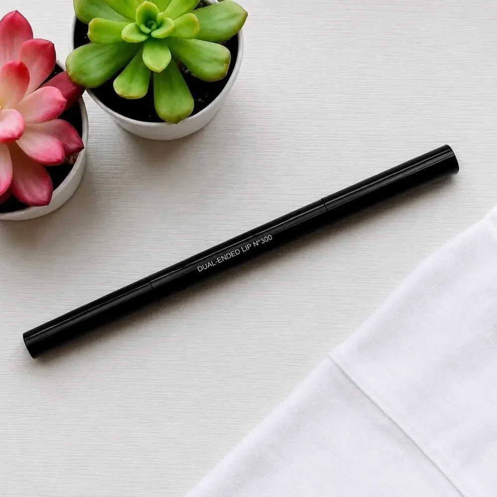 Title chanel dual ended lip brush